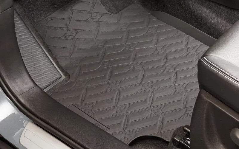 3D render of a Suzuki with the Rubber Mats accessory attached